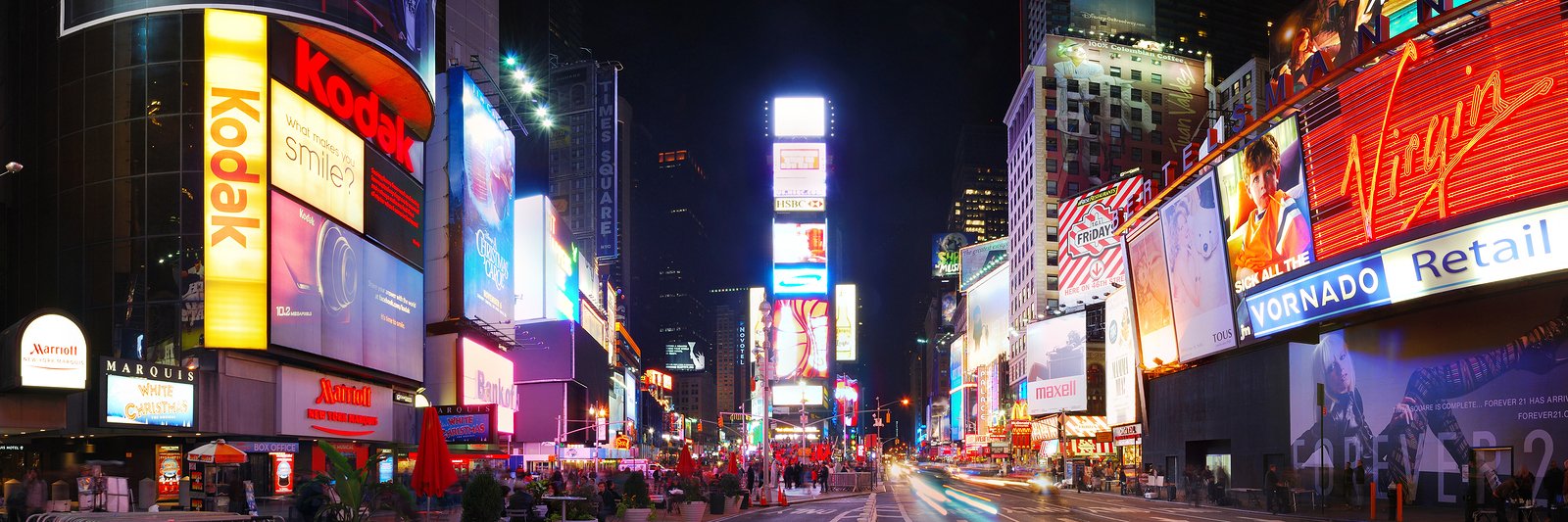 Letreiros luminosos e digitais de parte da Times Square | O que é branding?